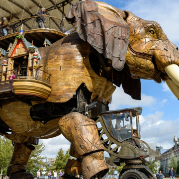 Giant elephant at the Machine d'Iles in Nantes 